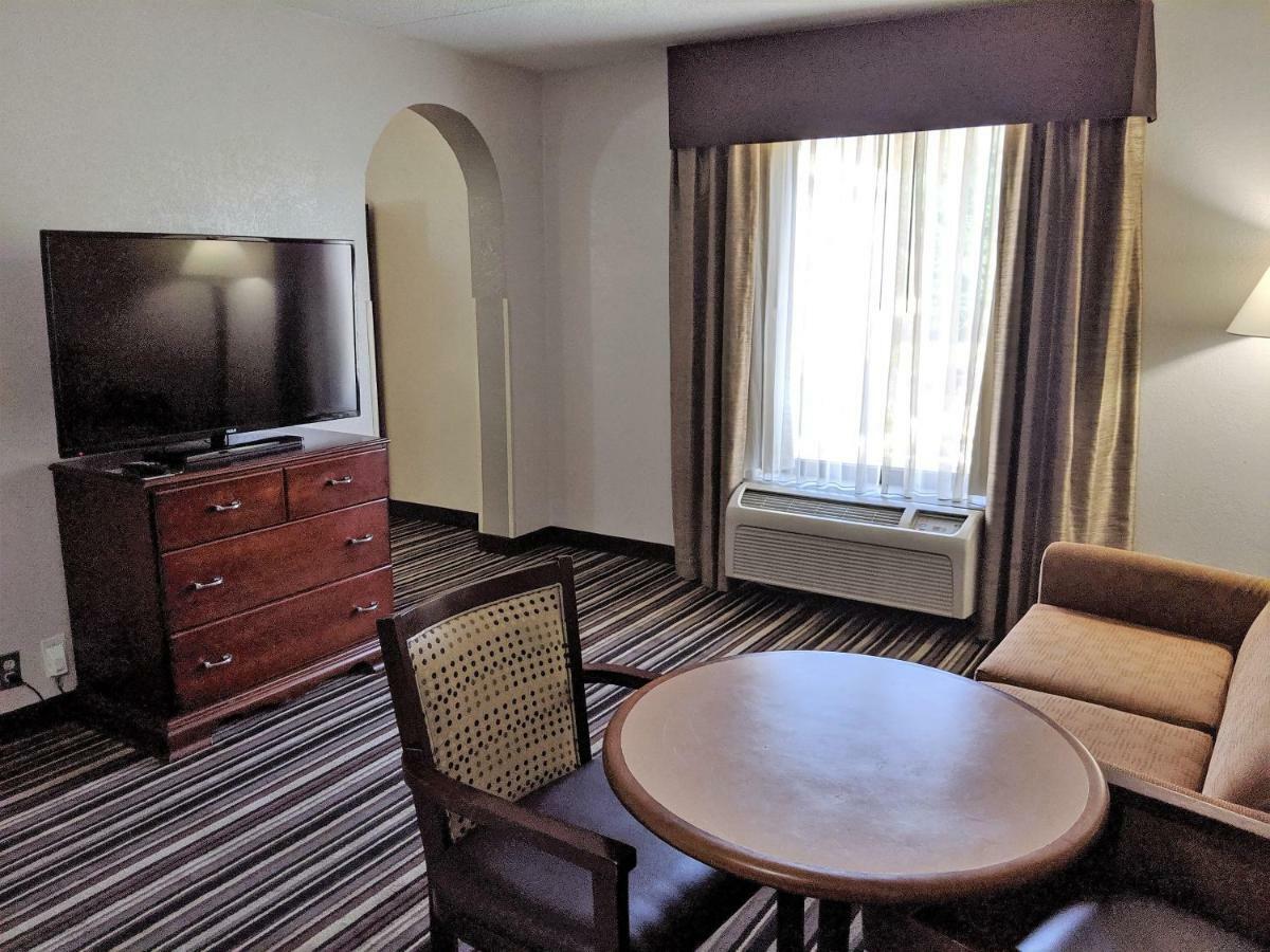 Hotel Wyndham Garden Airport Southeast 3*
